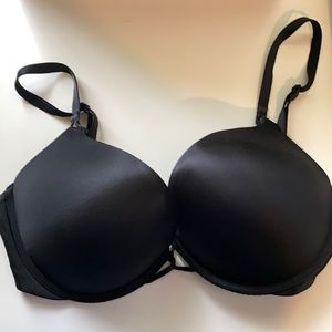 Victoria’s Secret Bra- Bombshell Plunge 38C